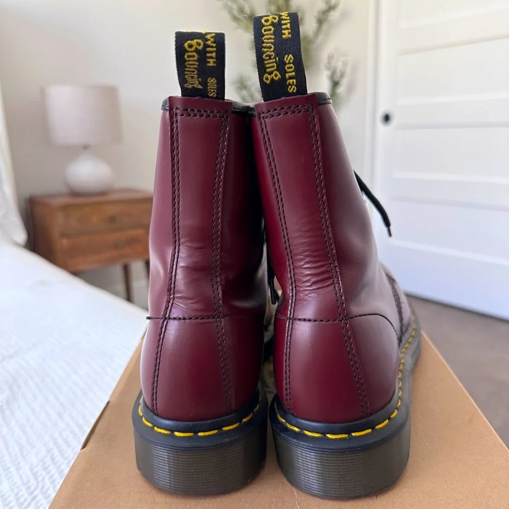 COPY - LIKE NEW ORIGINAL 2009 1460 CHERRY RED SMOOTH DR. MARTENS!!!βπ Size: 6 - Picture 4 of 16